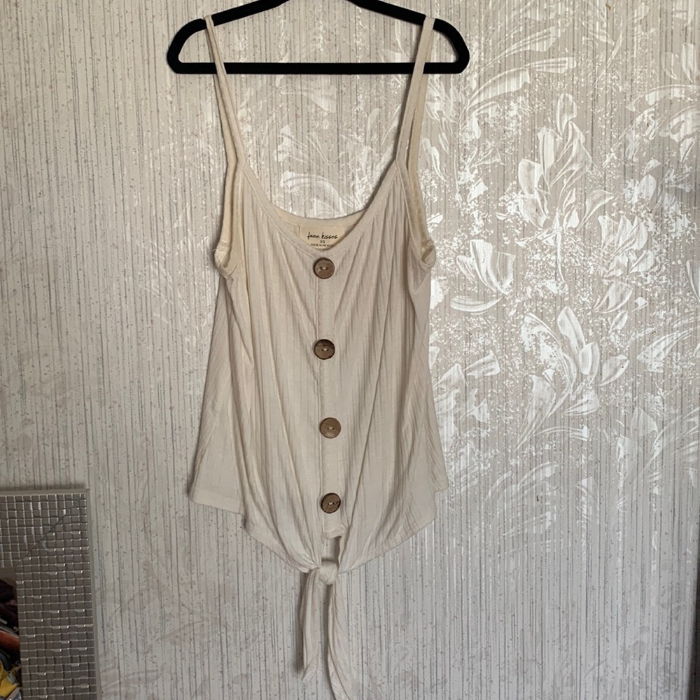 Tie not top cream colored smoke free home